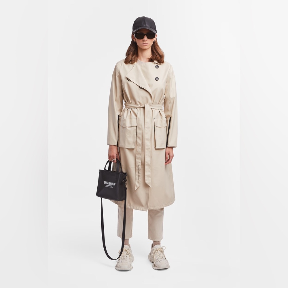 STUTTERHEIM Kista Lightweight Trench in Oyster XS
